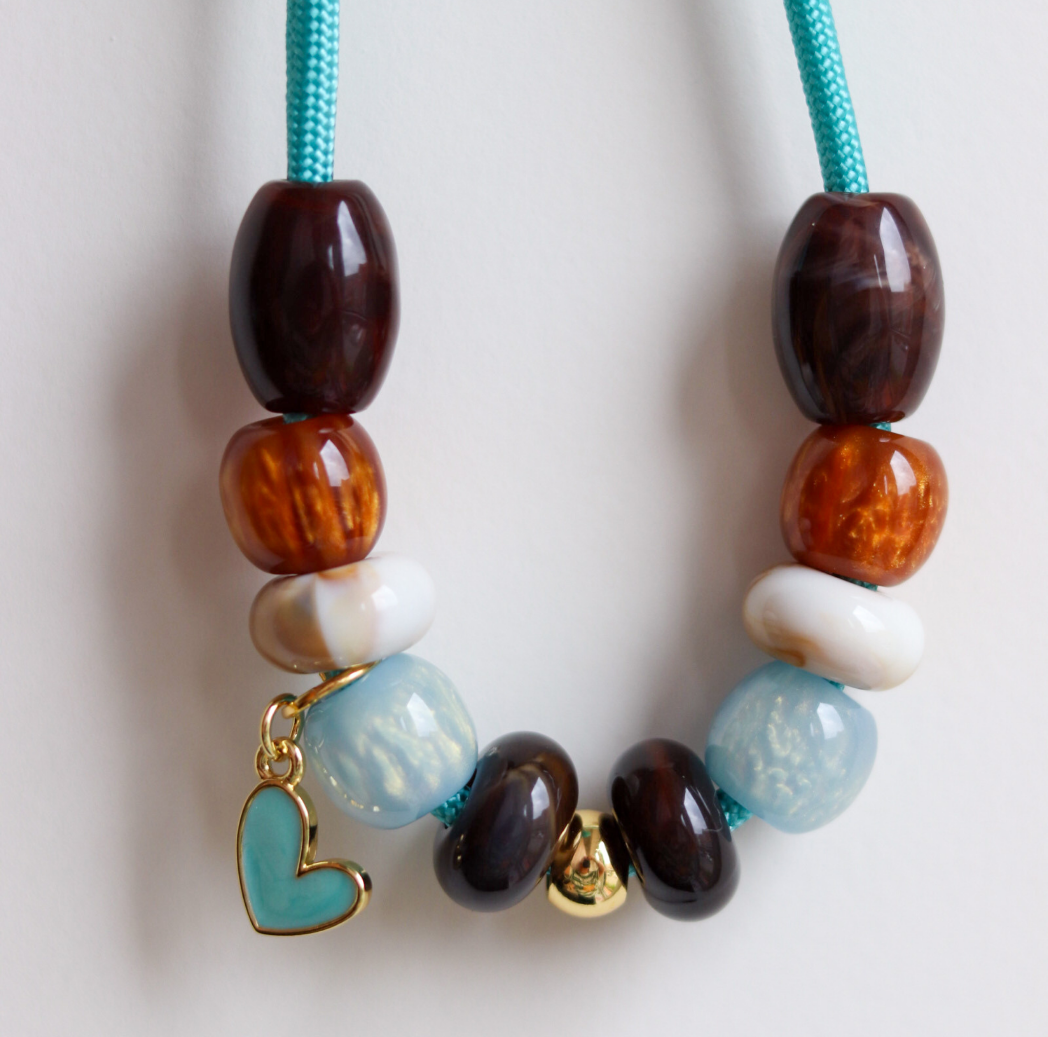 Hondenketting Oceaan blauw met kralen en goud hartje