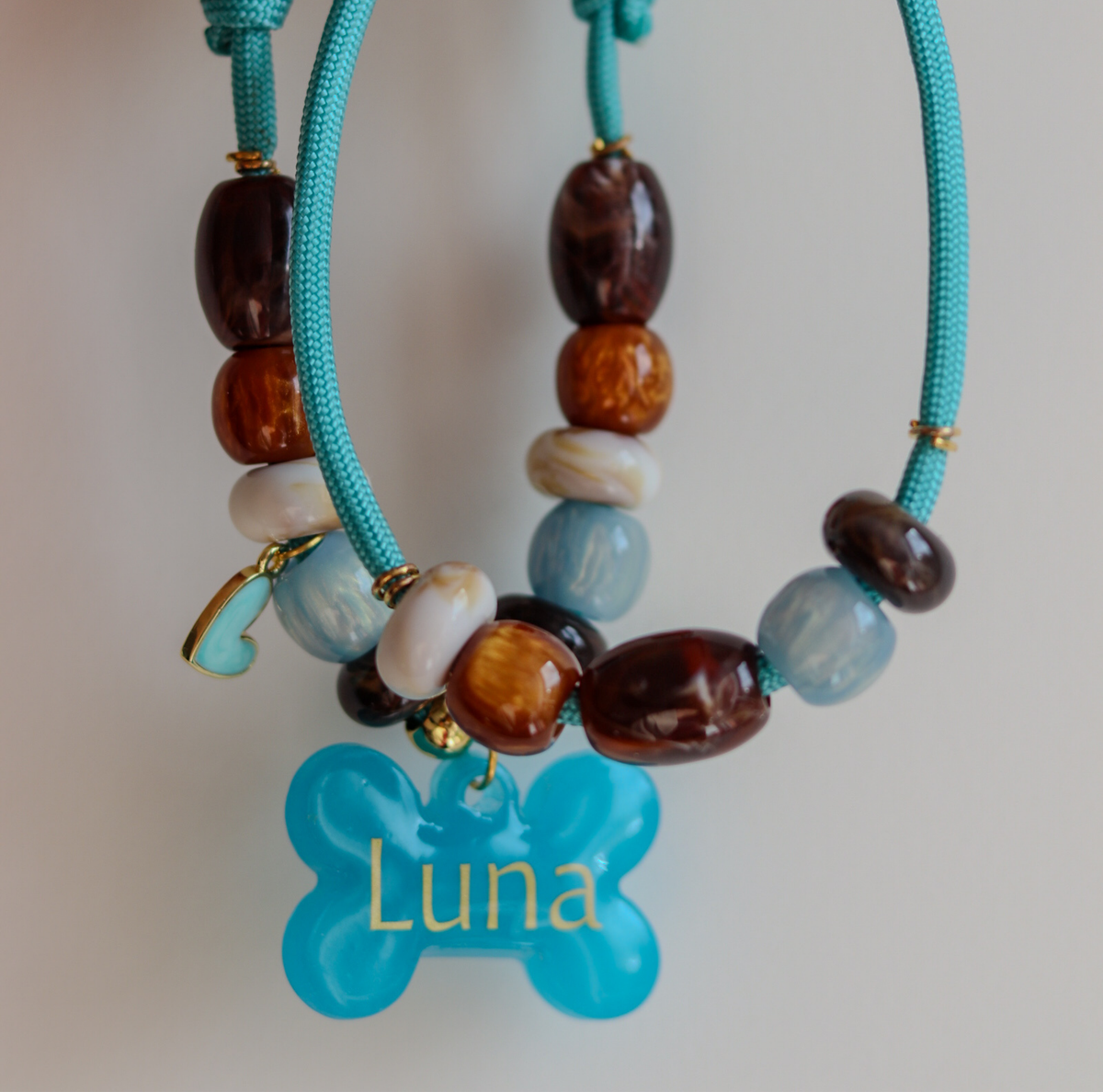 Hondenketting Oceaan blauw met kralen en penning en bijpassend armbandje voor baasje