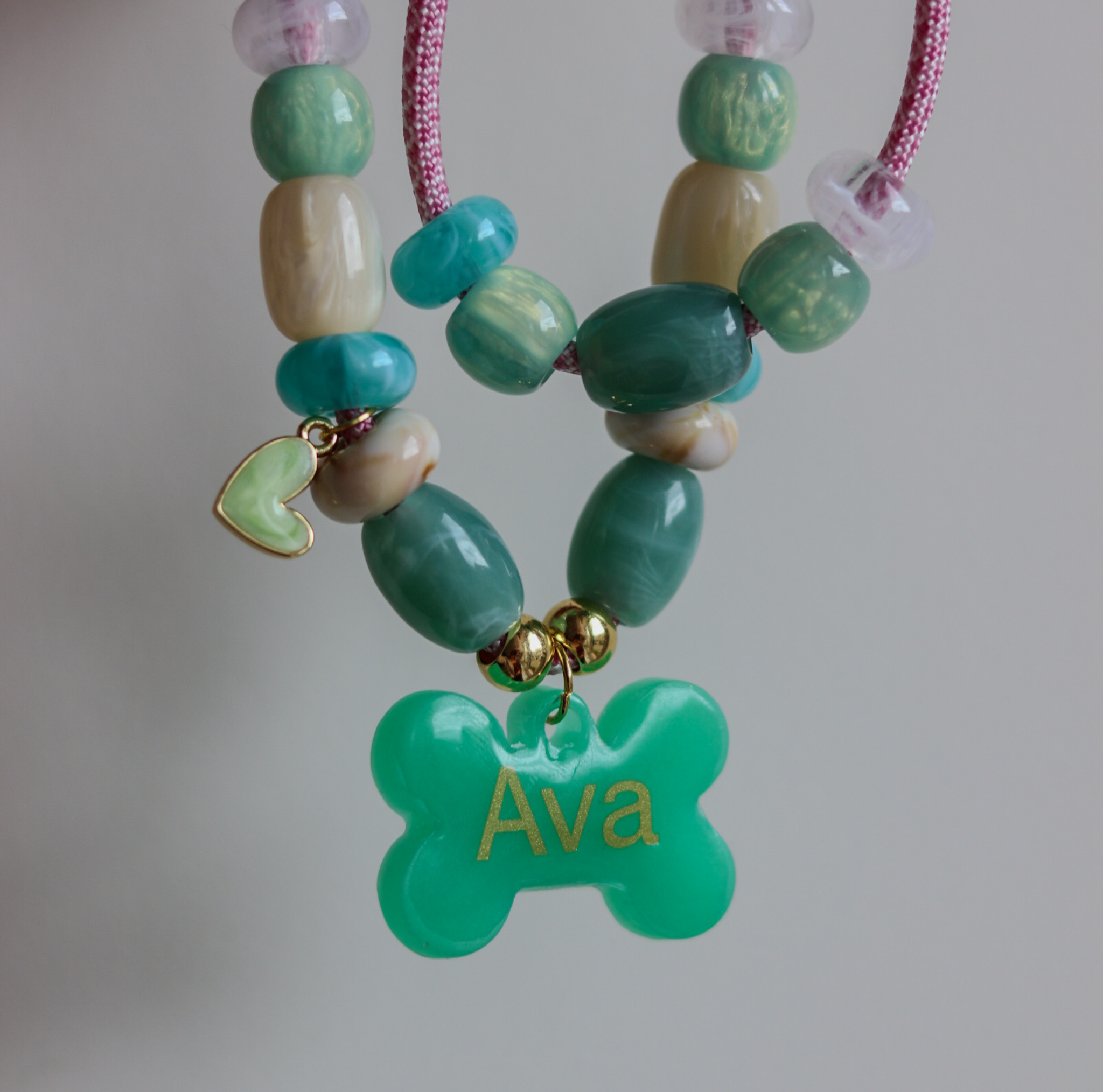 Hondenketting met kralen en penning