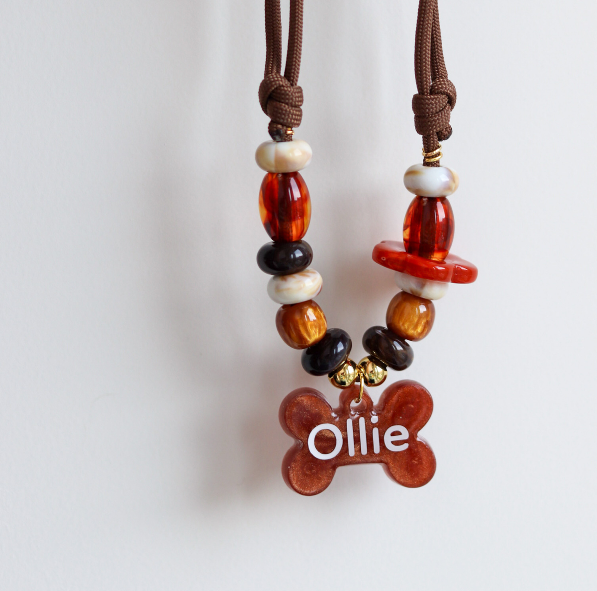 Hondenketting met Kralen - Kastanje & Amber en bruine penning met naam en telefoonnummer